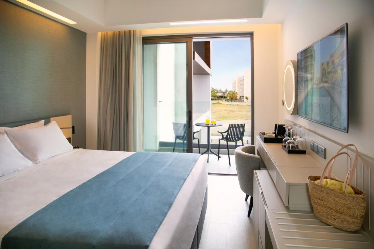 Mercure Larnaca Beach Resort Exterior photo