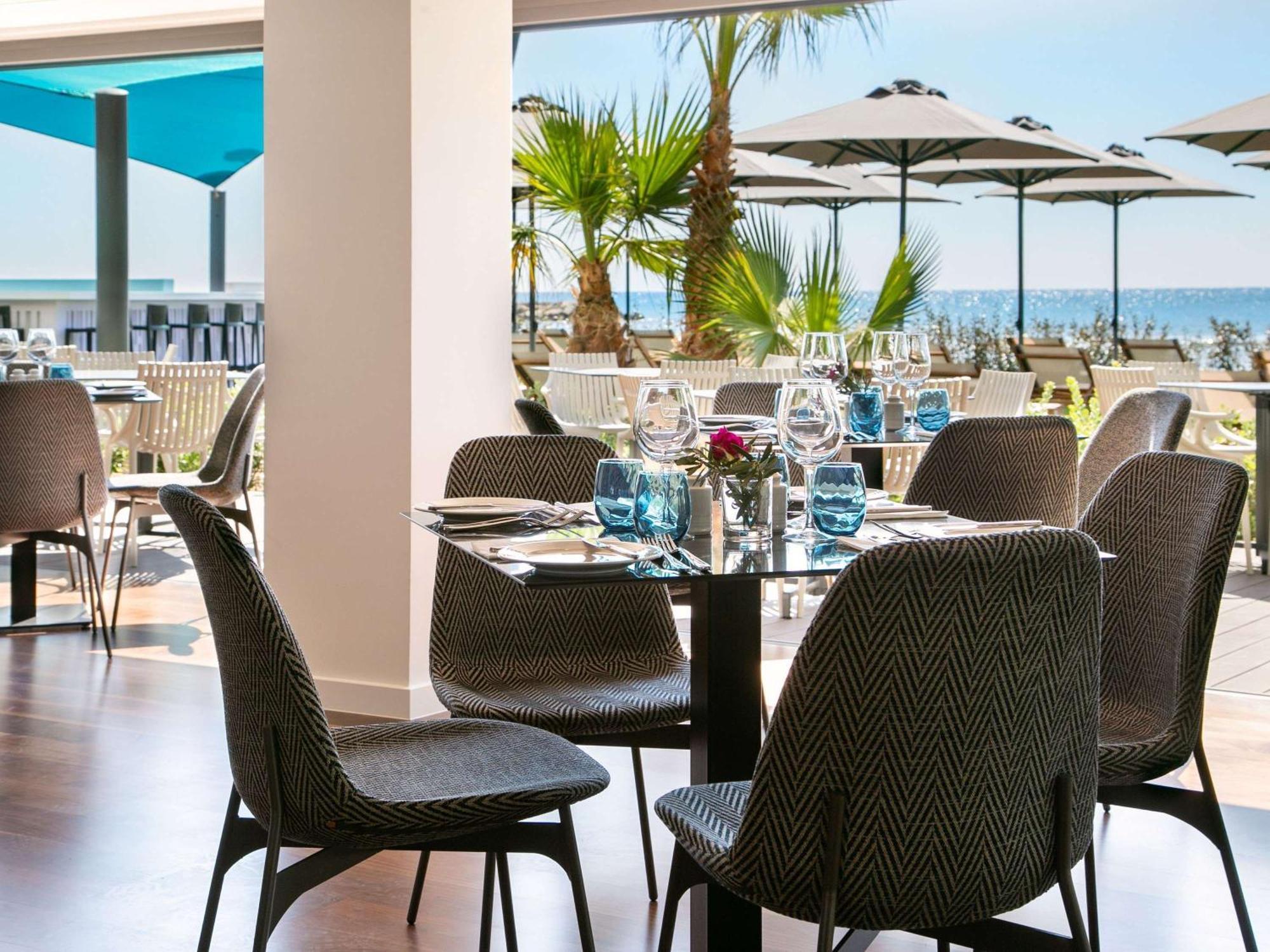 Mercure Larnaca Beach Resort Exterior photo