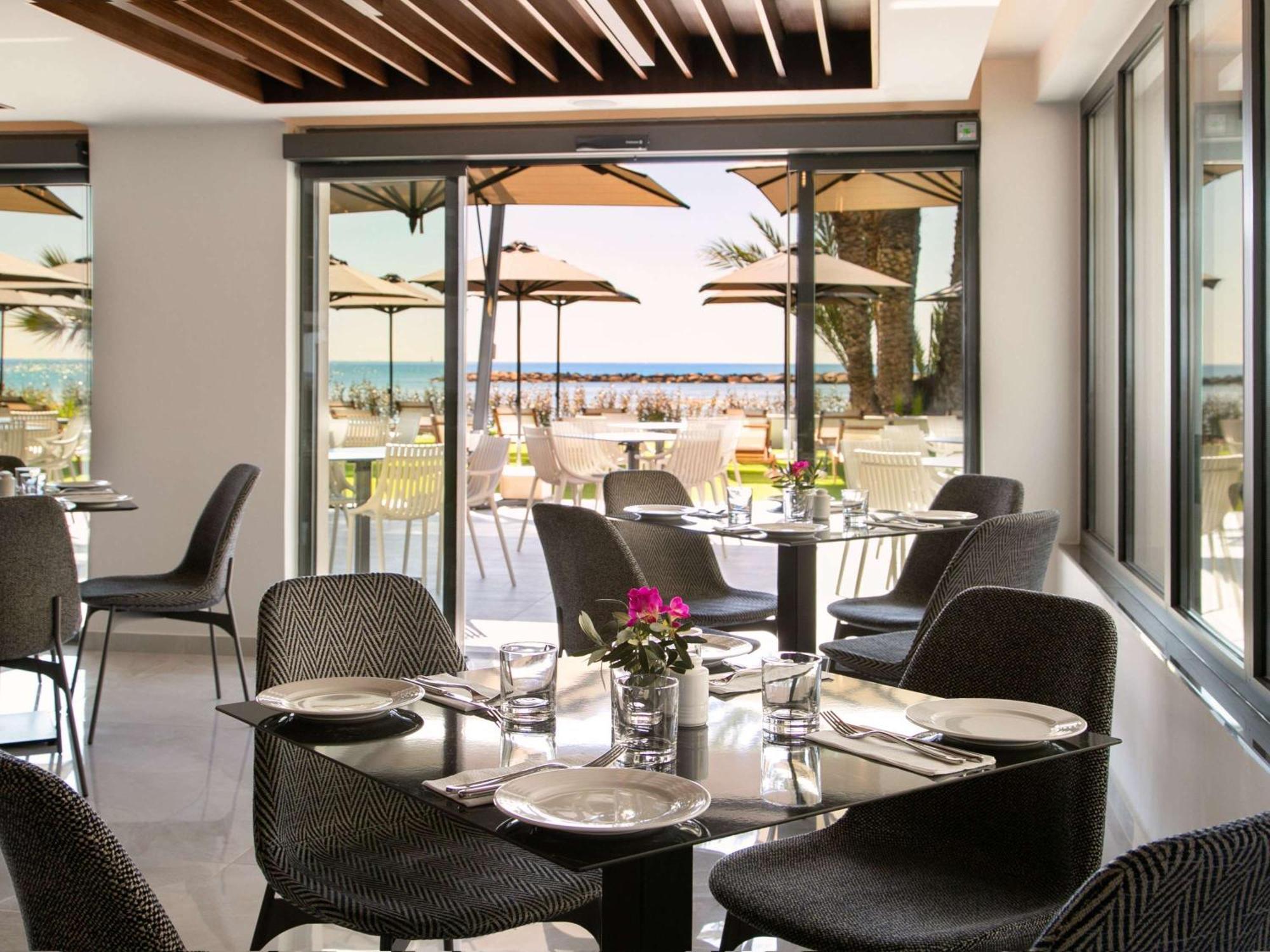 Mercure Larnaca Beach Resort Exterior photo