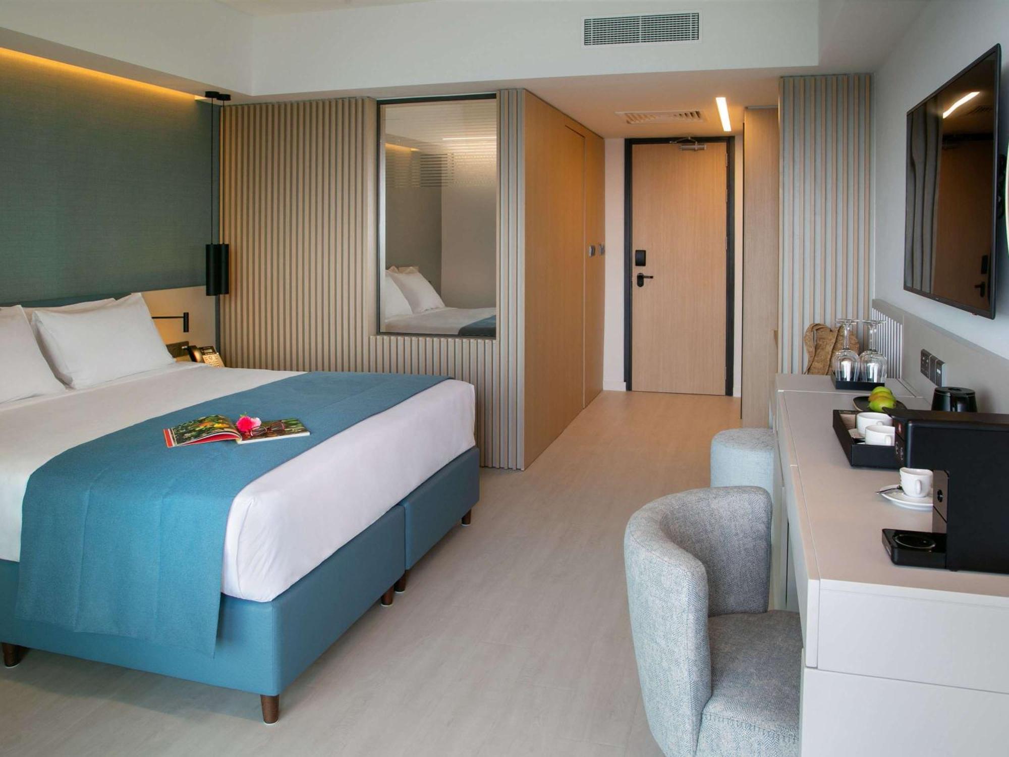 Mercure Larnaca Beach Resort Exterior photo