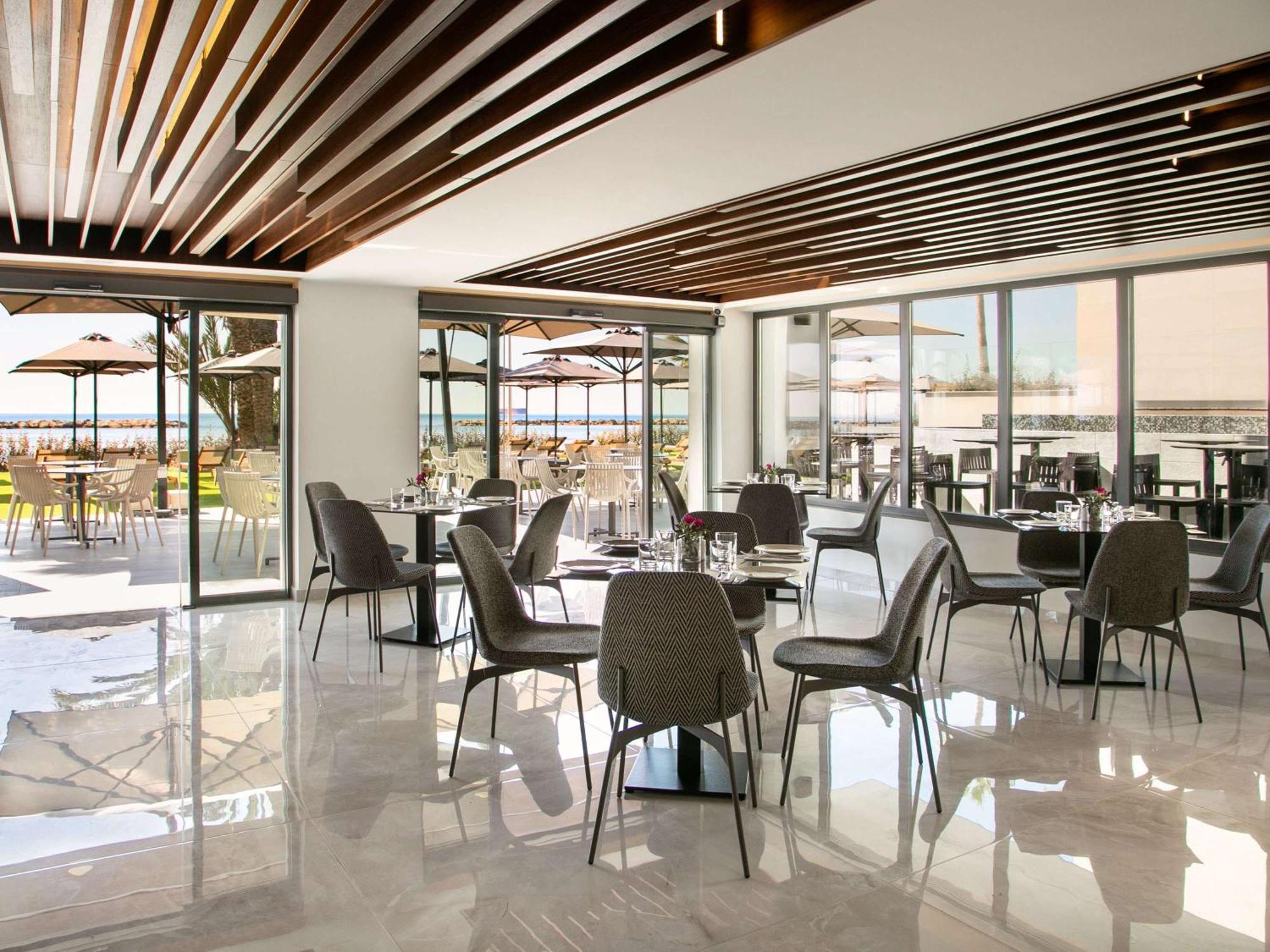 Mercure Larnaca Beach Resort Exterior photo