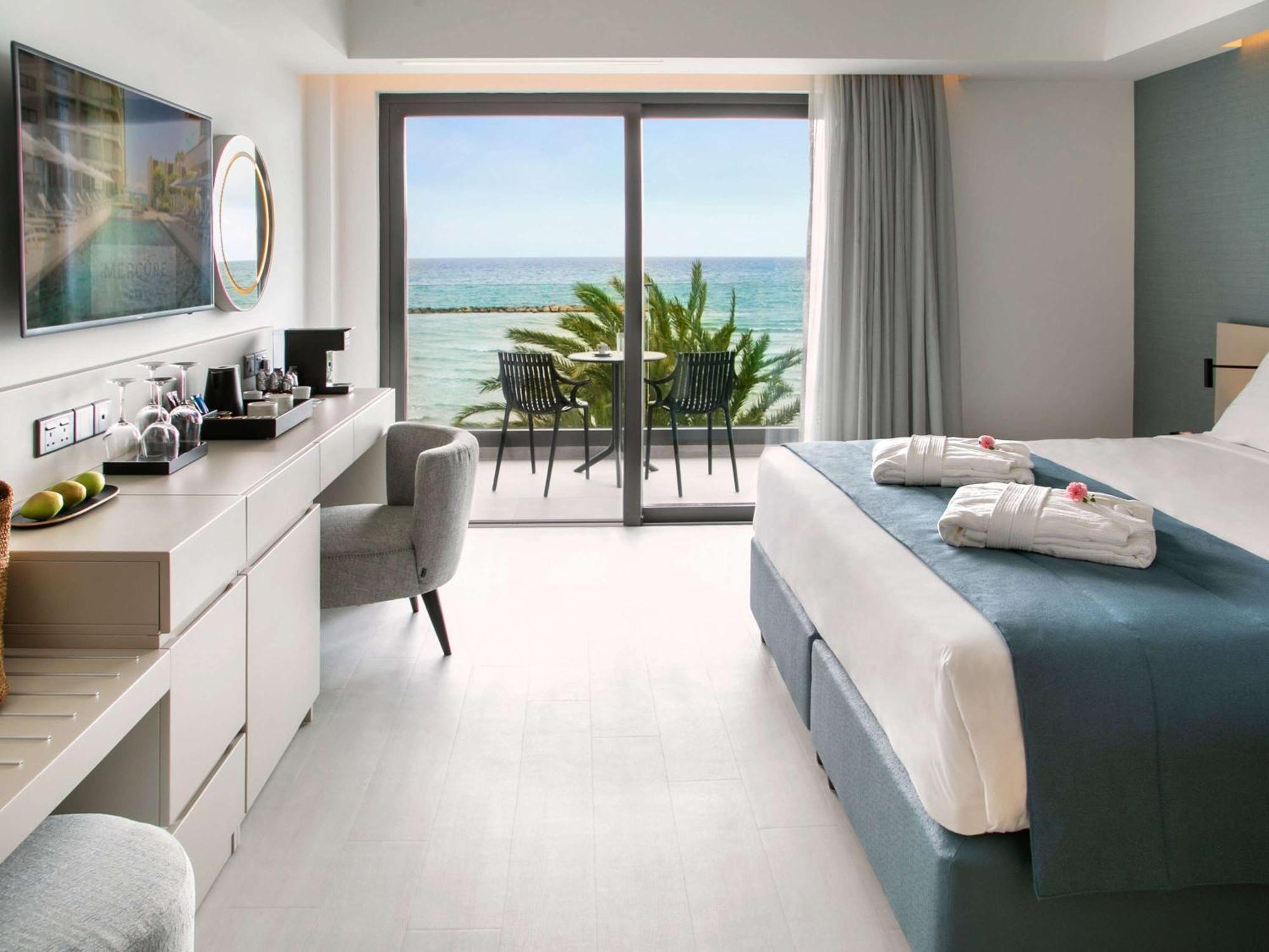 Mercure Larnaca Beach Resort Exterior photo