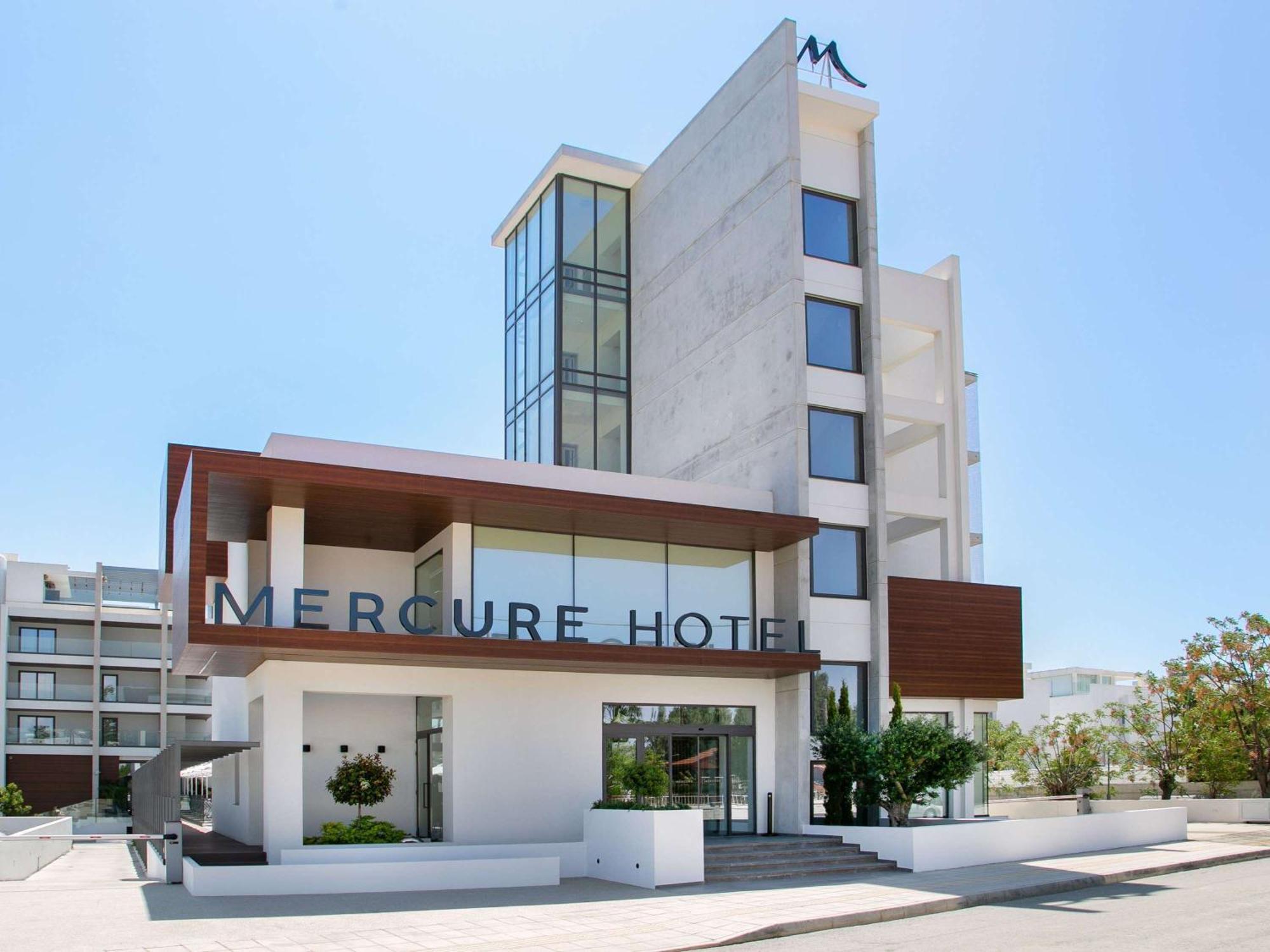Mercure Larnaca Beach Resort Exterior photo