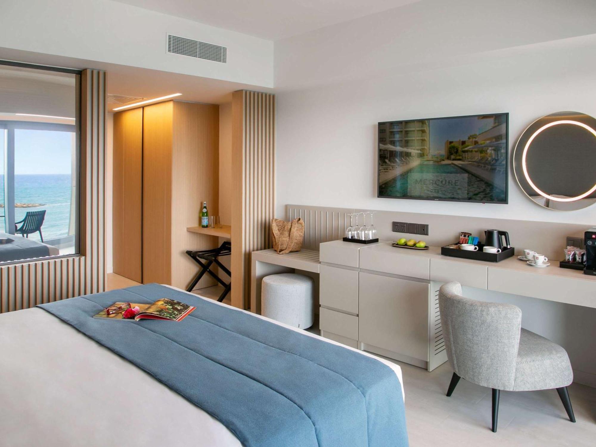 Mercure Larnaca Beach Resort Exterior photo