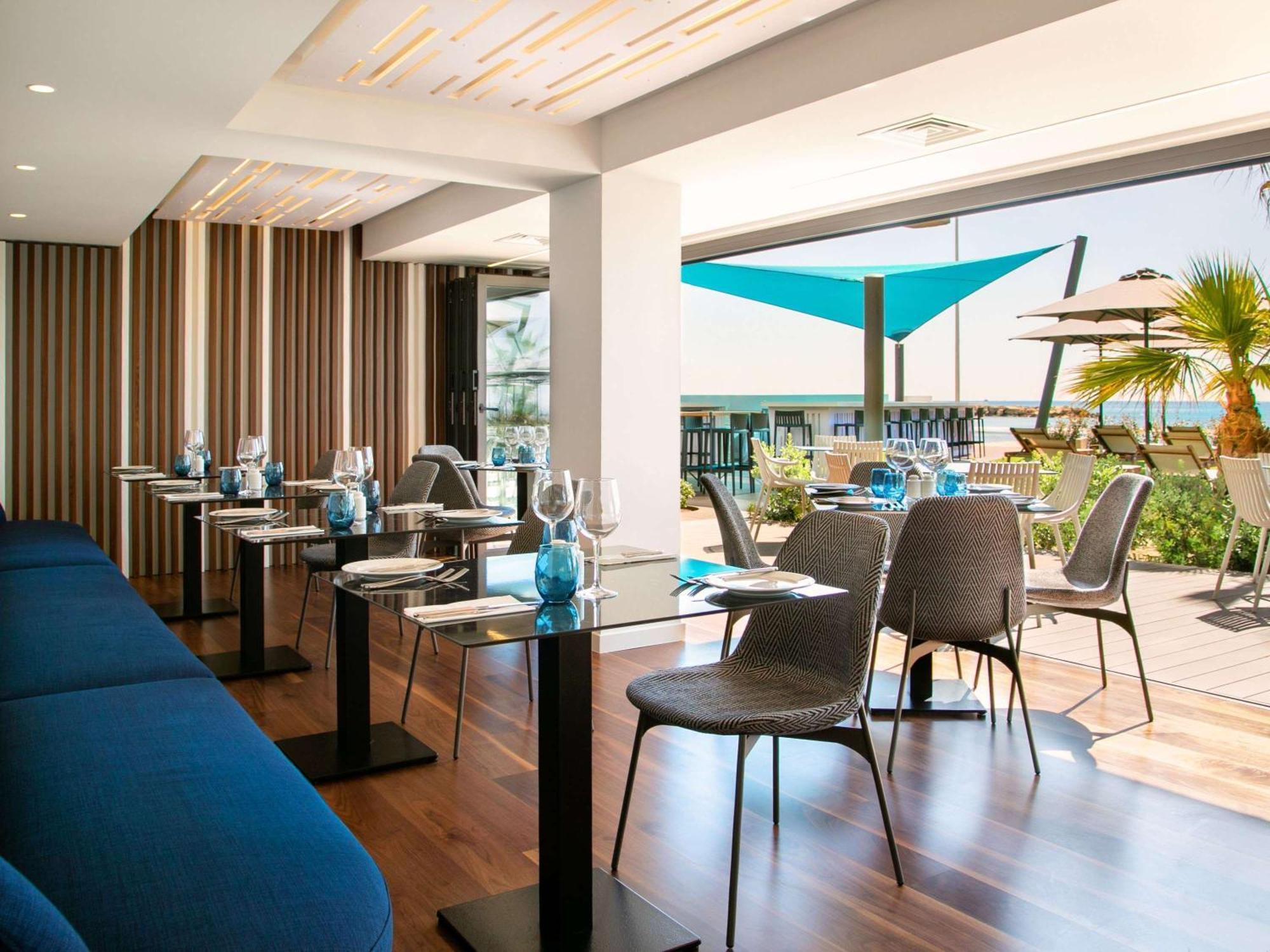 Mercure Larnaca Beach Resort Exterior photo